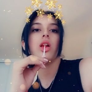 Meet your Posher, Yesenia